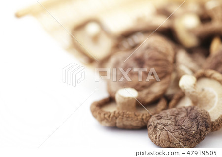 Dried shiitake mushrooms Dried shiitake mushrooms 47919505