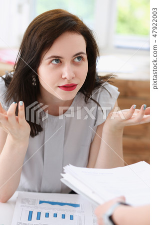 Woman business annoyed at confusion confusion 47922003