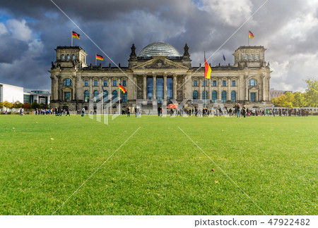 Famous Reichstag building in Berlin 47922482