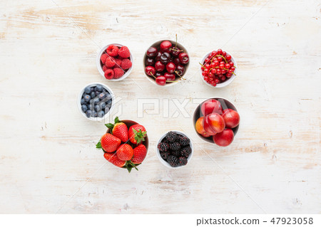 Mixed berries in bowls 47923058