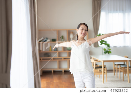Middle Female Yoga Beauty Beauty Image 47923832