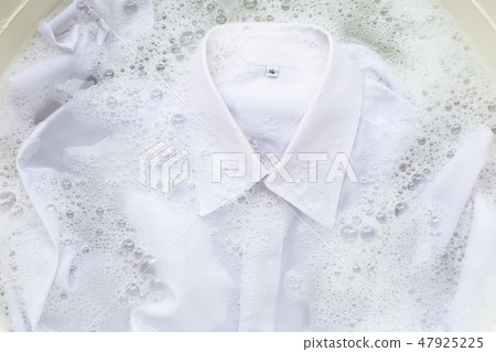 Soak cloth before washing, white shirt Soak cloth before washing, white shirt 47925225
