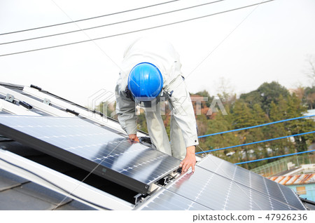 太陽能電池板安裝工作工匠 47926236