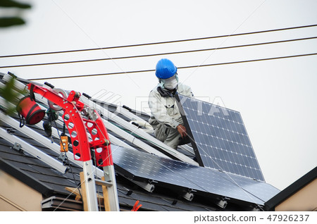 太陽能電池板安裝工作工匠 47926237
