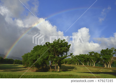 Sky rainbow 47927285