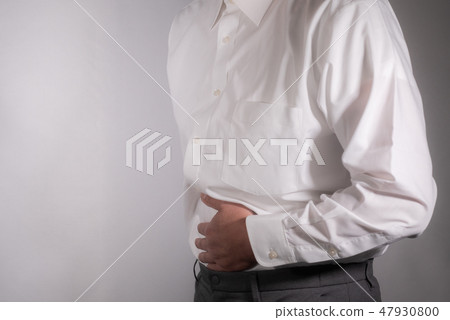 Senior man abdominal pain 47930800