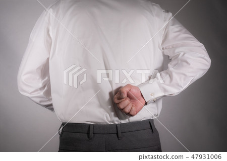 Senior male low back pain 47931006