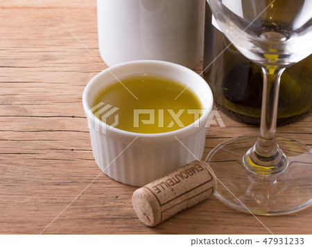 Olive oil  47931233