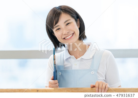 A woman in a nursing career 47931637