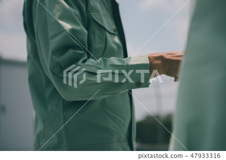 Handshake, handshake, handshaking 47933316