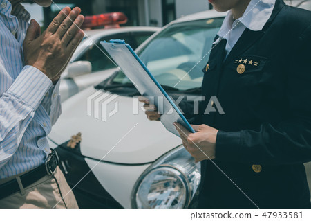 police officer, police, accident 47933581