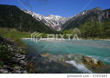 從早春的Kamikochi Kappa-bashi鄰里 從早春的Kamikochi Kappa-bashi鄰里 47935865