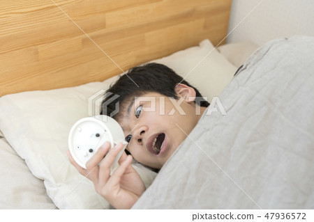 Over-sleeping boy Junior high school student High school student 47936572