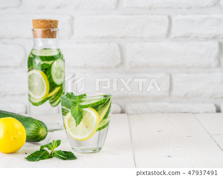 infused detox water with cucumber, lemon and mint 47937491