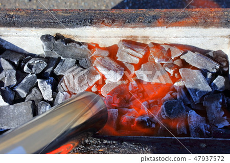 Fire-burning with dead-burning and burner 47937572