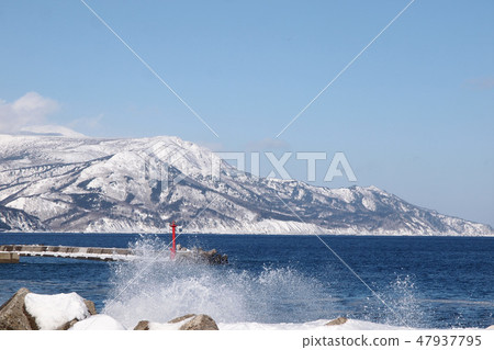 Landscape from the Shiretoko Peninsula Rausu coastline in winter Landscape from the Shiretoko Peninsula Rausu coastline in winter 47937795