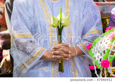 closeup hand man become buddhism monk closeup hand man become buddhism monk 47940452