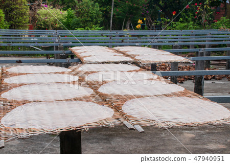 Vietnamese Can Tho Heavy sun rice paper 47940951