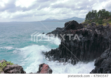 Daepo-dong Jangseoljeori, volcanic rock, beach, waves, 47943547
