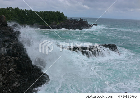 Daepo-dong Jangseoljeori, volcanic rock, beach, waves, 47943560