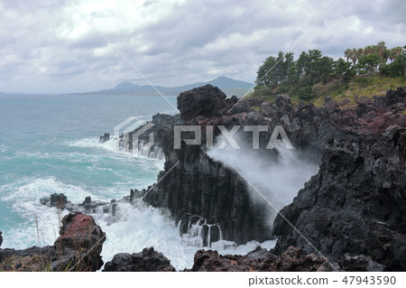 Daepo-dong Jangseoljeori, volcanic rock, beach, waves, 47943590