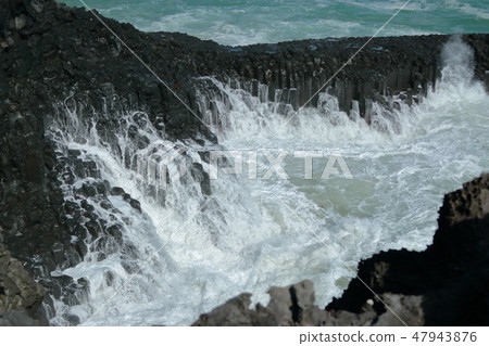 Daepo-dong Jangseoljeori, volcanic rock, beach, lava, wave, 47943876