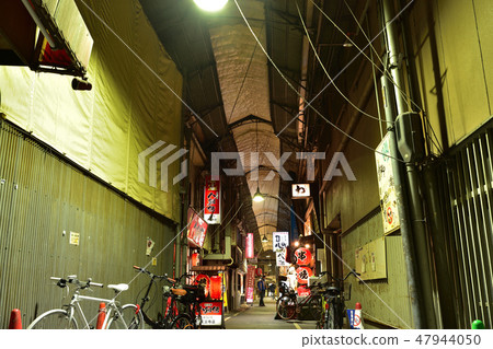 大阪天王寺·Hanawa購物街(昭和復古)的夜景 大阪天王寺·Hanawa購物街(昭和復古)的夜景 47944050