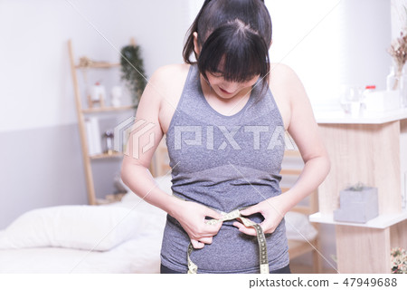 居家生活美女的健身活動 47949688