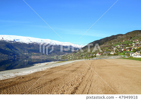 Tranquil lakeside scenery of Voss in Norwegian small town 47949918