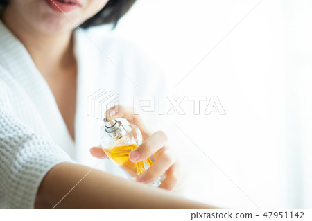 Beautiful woman hands Skin Care. Beautiful woman hands Skin Care. 47951142