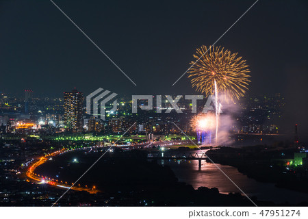 2018年7月拍攝的Katsushika Nishitake煙花匯演的俯視圖 2018年7月拍攝的Katsushika Nishitake煙花匯演的俯視圖 47951274