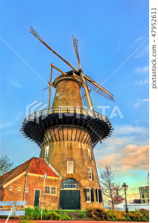 De Valk, a tower mill in Leiden, the Netherlands De Valk, a tower mill in Leiden, the Netherlands 47952611