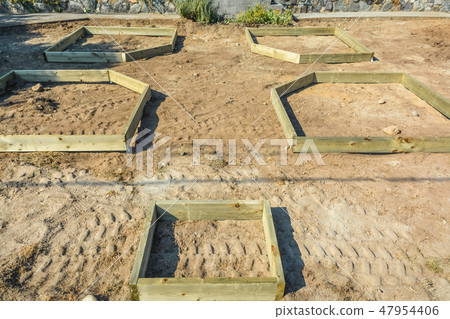 Lay out of garden beds on front yard Lay out of garden beds on front yard 47954406