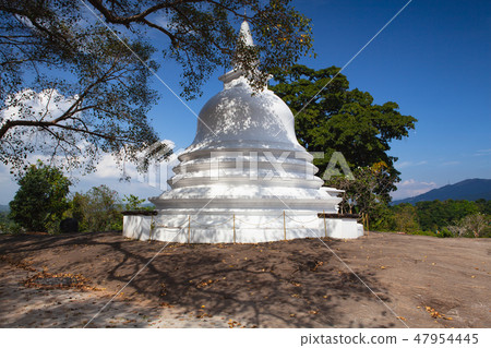 Lankatilaka Vihara is an ancient Buddhist temple  47954445