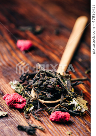Wooden spoon of raspberry herbal tea 47956415