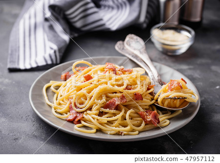 Pasta Carbonara with bacon and parmesan Pasta Carbonara with bacon and parmesan 47957112