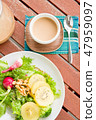 拿鐵和沙拉午餐 47959097