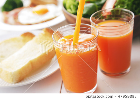 Vegetable juice breakfast image 47959885