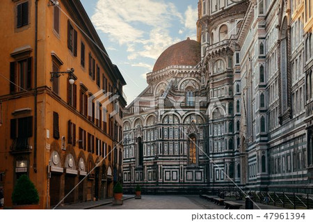 Duomo Santa Maria Del Fiore closeup in street 47961394