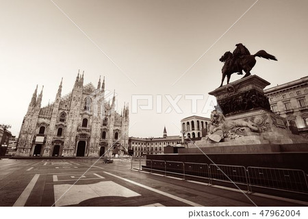 Milan Cathedral Square 47962004
