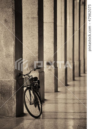 Bike in hallway 47962075