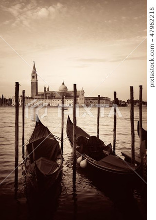 Gondola and San Giorgio Maggiore island Gondola and San Giorgio Maggiore island 47962218