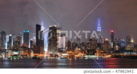 Manhattan midtown skyline at night Manhattan midtown skyline at night 47962941