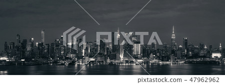 Manhattan midtown skyline at night 47962962