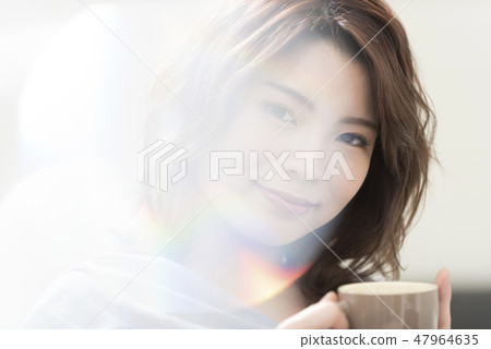 Young lady relaxing holiday lifestyle drinks 47964635