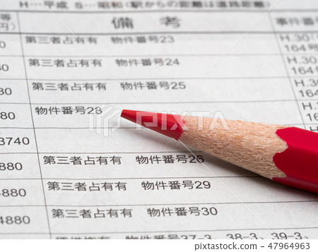 拍賣信息和紅色鉛筆 拍賣信息和紅色鉛筆 47964963