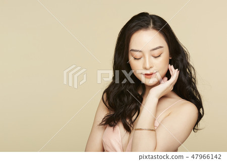 Women beauty Women beauty 47966142