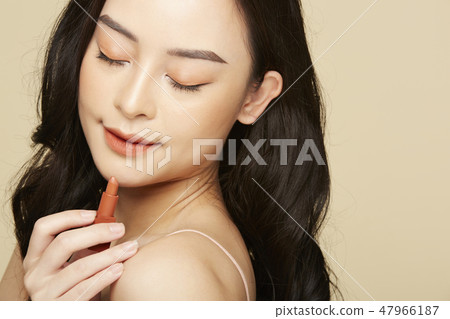 Women beauty 47966187
