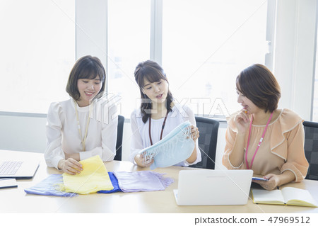 Product planning business woman Product planning business woman 47969512