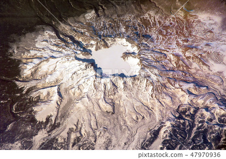 Sleeping Baitoushan volcano in winter Sleeping Baitoushan volcano in winter 47970936